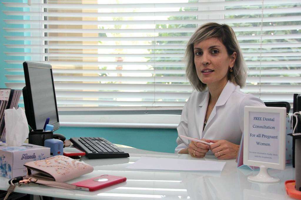 La doctora Emma Adsuar subraya la importancia de acudir al ginecólogo cuando se inicia la vida sexual. (EL CORREO)