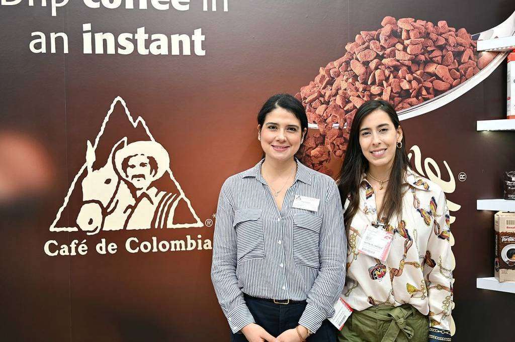 Representantes de Café de Colombia en el stand de Gulfood 2020. (EL CORREO)