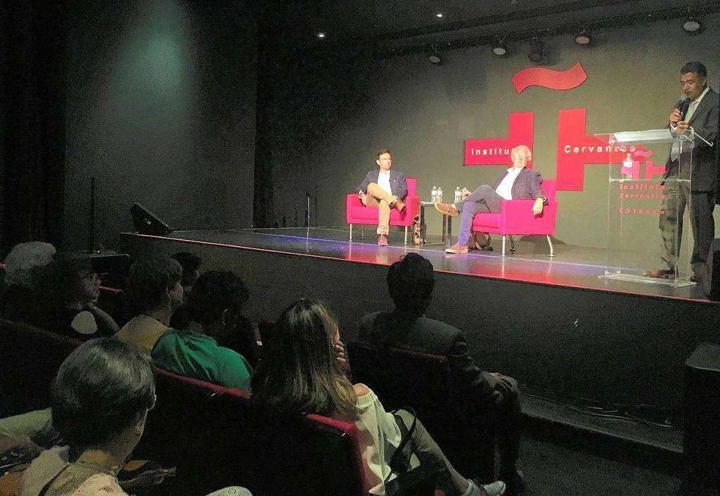 Acto en el Instituto Cervantes de Chicado con Héctor Abad como protagonista. (Instituto Cervantes)
