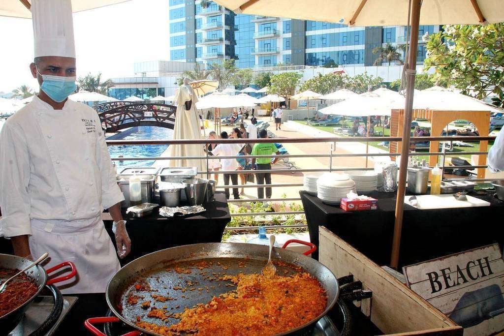 La paella triunfa en el brunch que el restaurante West 14th del hotel Dukes The Palm Royal Hiddeaway celebra este fin de semana con motivo de la Fiesta de España. (EL CORREO) La paella triunfa en el brunch que el restaurante West 14th del hotel Dukes The Palm Royal Hiddeaway celebra este fin de semana con motivo de la Fiesta de España. (EL CORREO)