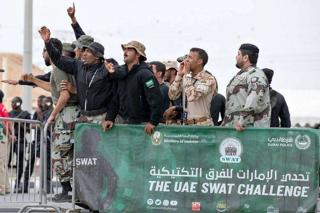 Asistentes animan a sus equipos durante las pruebas. (WAM)