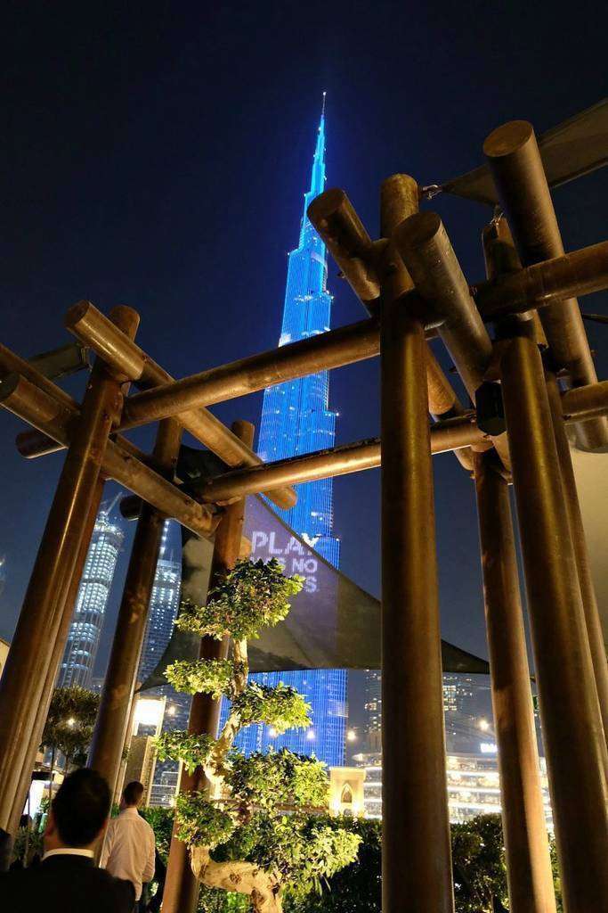 Impresionante perspectiva del Burj Khalifa desde la terraza de 99 Sushi Bar Dubai. (María Pirén / EL CORREO)