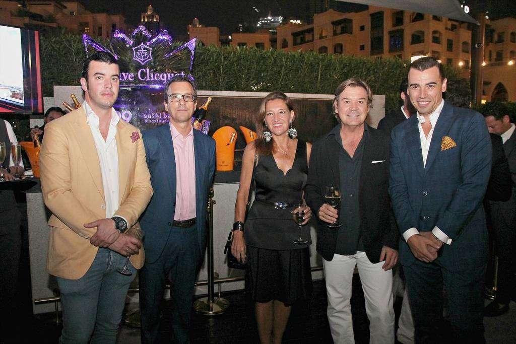 De izquierda a derecha. Guillermo Cobelo, presidente del SBC; Antonio Álvarez, embajador de España en EAU; Pablo Carola, director regional de Prada en Oriente Medio, y su esposa, Jacqueline; y Jaime Castañeda, director general de 99 Sushi Bar. (EL CORREO)