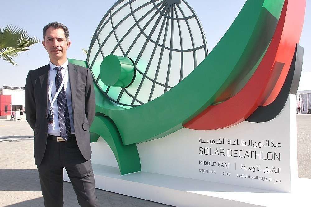 El arquitecto español Claudio Montero, consejero de Solar Decatlon, en el lugar de la muestra en Dubai. (EL CORREO) El arquitecto español Claudio Montero, consejero de Solar Decatlon, en el lugar de la muestra en Dubai. (EL CORREO)