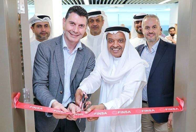 De izquierda a derecha, Pablo Figueroa, Juma Al Matrooshi y Alessandro Mónaco, durante la inauguración de la nueva sede de Finsa en Dubai Silicon Oasis. (WAM)