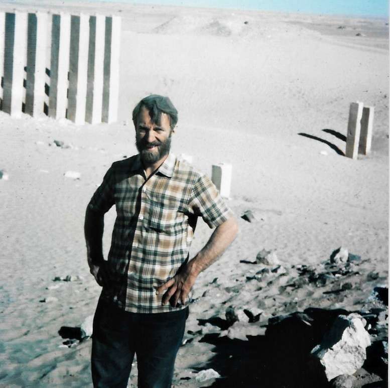 John, en las ruinas de la ciudad de la Reina de Saba en Yemen. (Cedida)