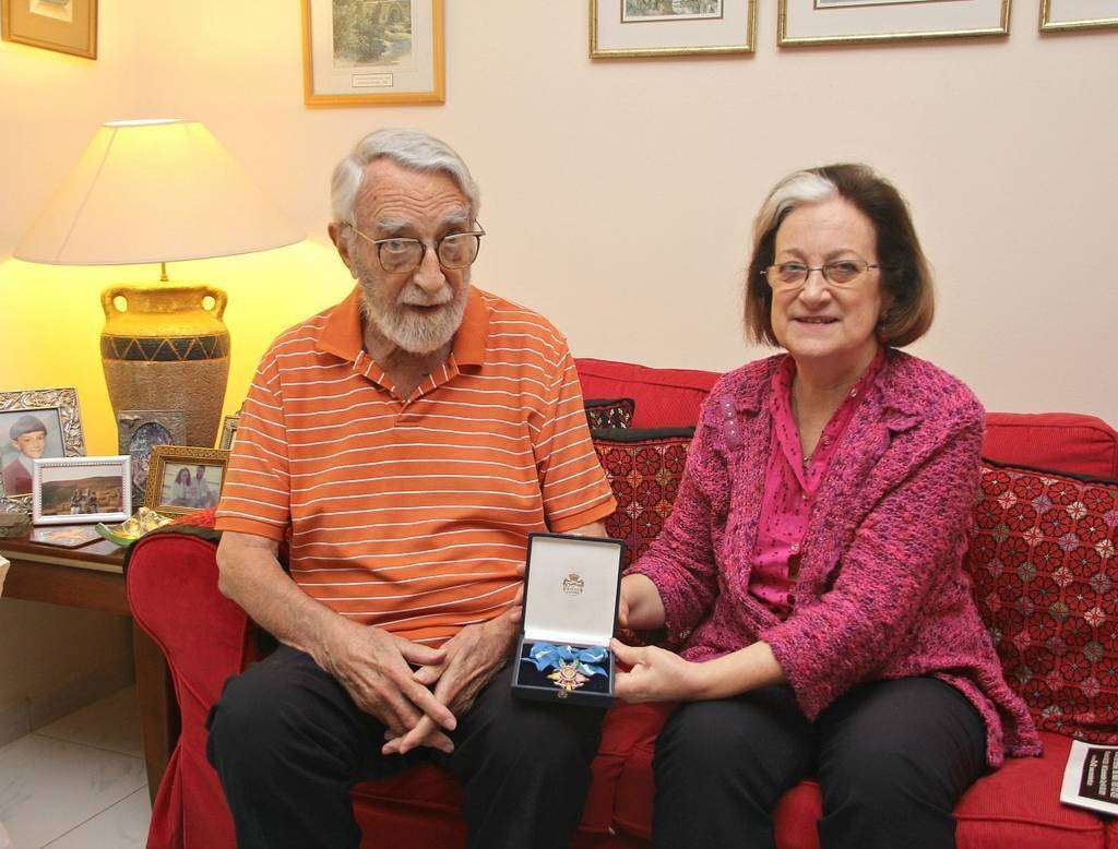 John Ewart e Inocenta Sánchez, en su casa de Ras Al Khaimah en diciembre de 2018. (EL CORREO)