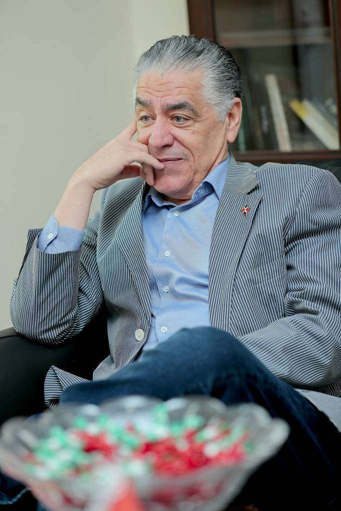 El embajador dominicano, durante la entrevista. (Musthaq Thuyyadi Chek / EL CORREO)