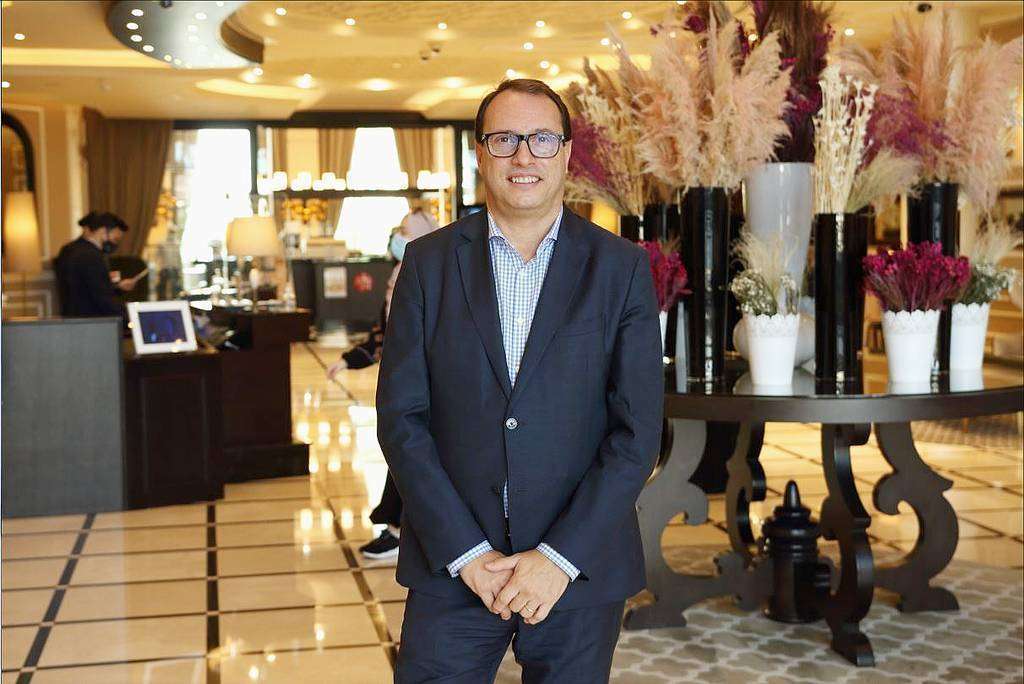 Juan Carlos Reina, directo del hotel Dukes The Palm, el diamante de Barceló en Emiratos Árabes. (Richard Ramos / EL CORREO)
