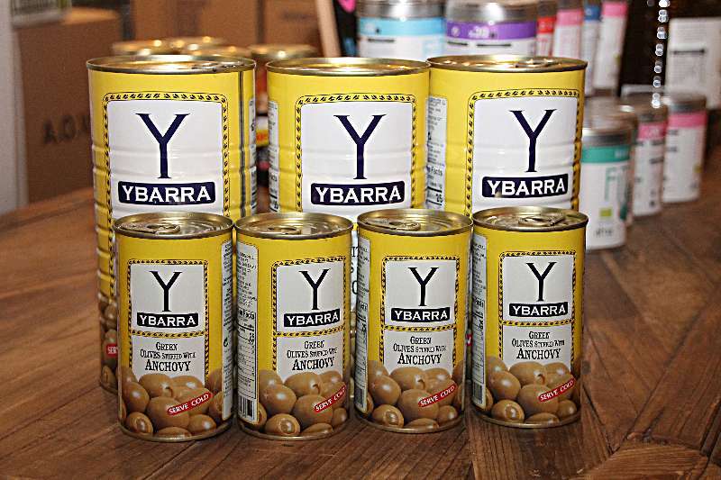 Deliciosas aceitunas Ybarra rellenas de anchoa. (EL CORREO)