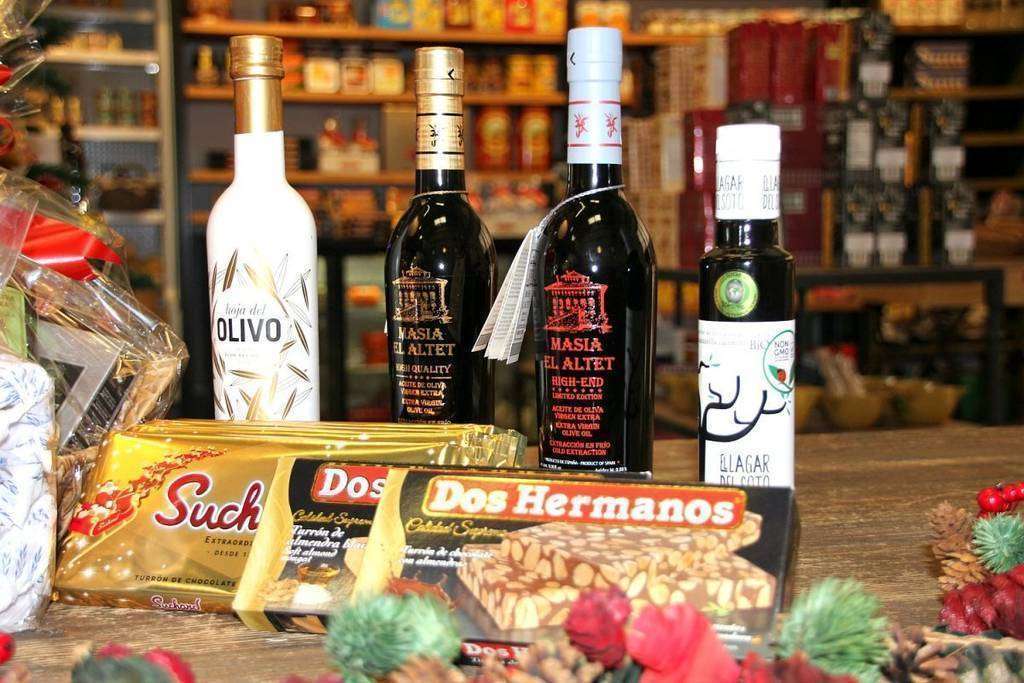 Los aceites de oliva virgen extra premium son un privilegio que La Despensa pone a su disposición en Emiratos Árabes. (EL CORREO) Los aceites de oliva virgen extra premium son un privilegio que La Despensa pone a nuestra disposición esta Navidad en Emiratos Árabes. (EL CORREO)