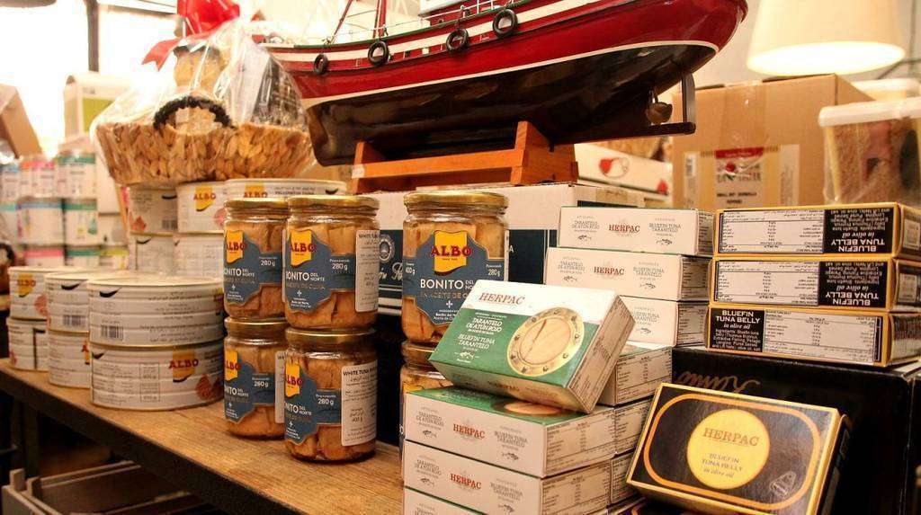 Ventresca y tarantelo de atún rojo de Barbate, bonito del norte, filetes de caballa... (EL CORREO)