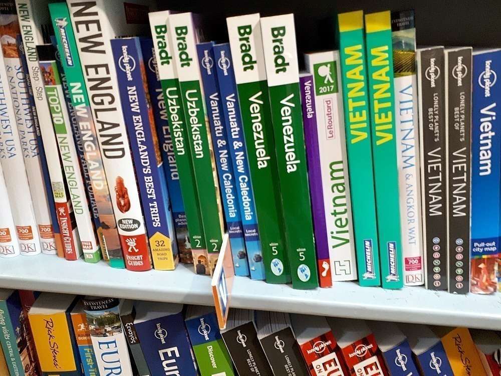 Guías de viaje en una librería de Beirut. (Rafael González García de Cosío)