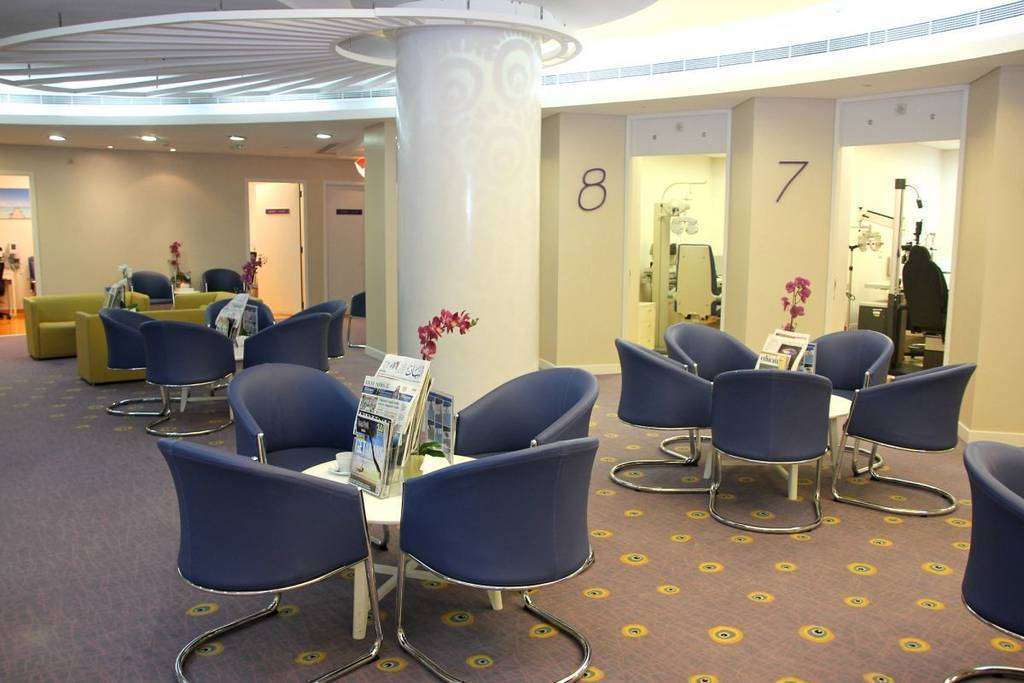 Acogedoras y muy bien equipadas instalaciones de Moorfields en Dubai. (EL CORREO)