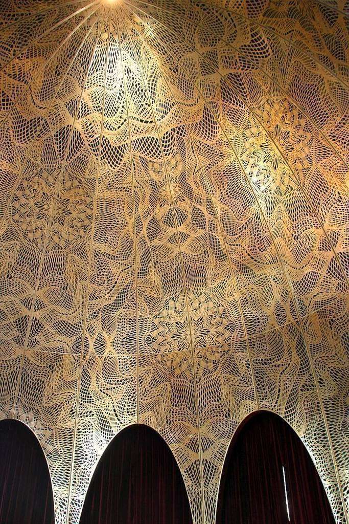 Cúpula del huevo Fabergé que preside en sus tres pisos el restaurante Mix construido por Manuel Clavel en Dubai. (R. Pérez / EL CORREO)