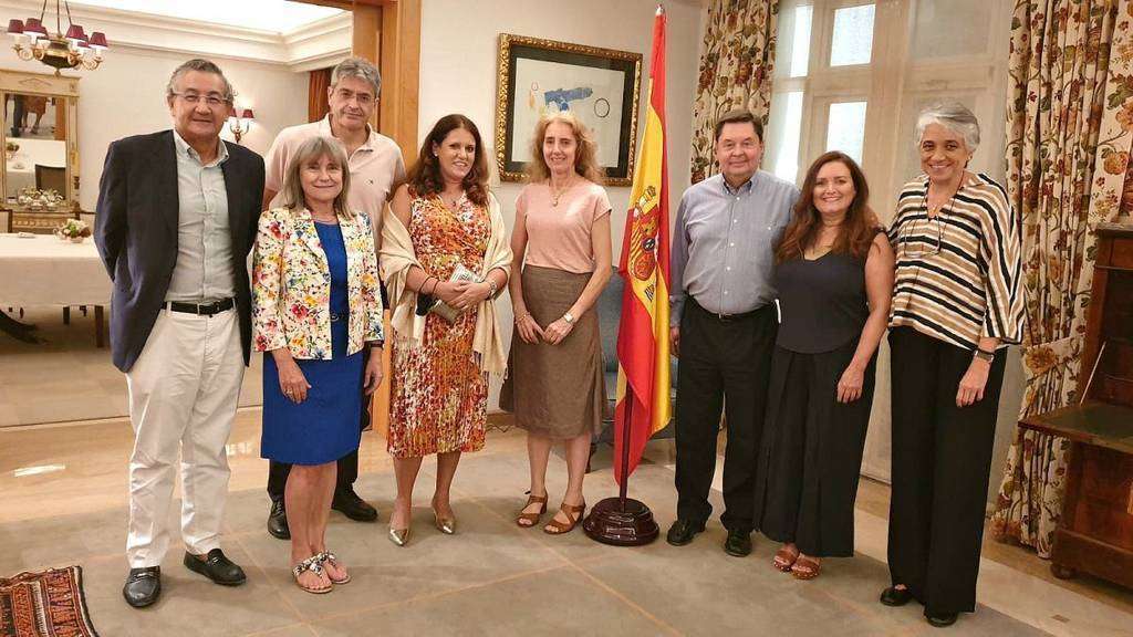 La embajadora María Luisa Huidobro, en un encuentro con integrantes de la comunidad española en el Sultanato de Omán. (Cedida) La embajadora María Luisa Huidobro, en un encuentro con integrantes de la comunidad española en el Sultanato de Omán. (Cedida)