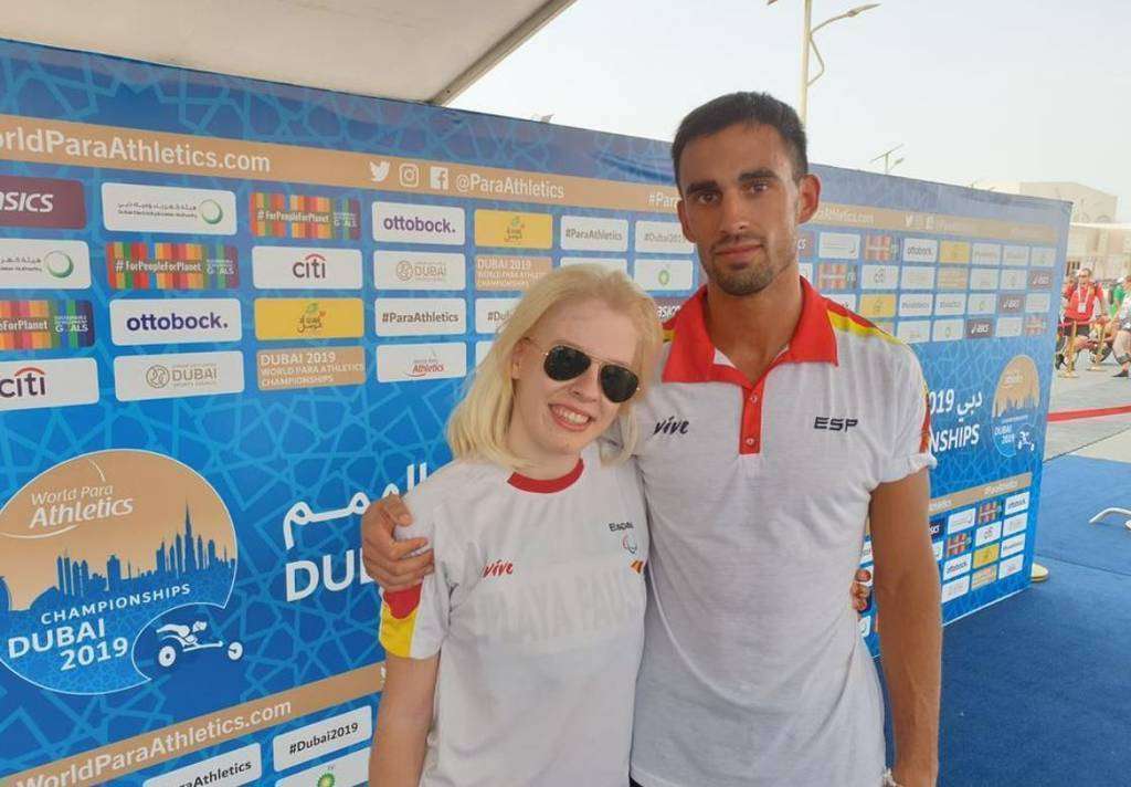 Meritxell Playà -a la izquierda- se ha colgado la segunda medalla que logra el equipo español en Dubai. (@paralimpicos)