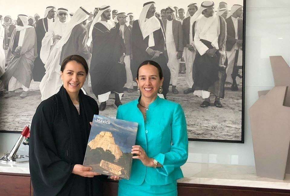 La ministra de Seguridad Alimentaria de Emiratos Árabes Unidos, Mariam bint Mohammed -izquierda-, junto a la embajadora de México en Abu Dhabi, Francisca Méndez. (@embamex) La ministra de Seguridad Alimentaria de Emiratos Árabes Unidos, Mariam bint Mohammed -izquierda-, junto a la embajadora de México en Abu Dhabi, Francisca Méndez. (@embamex)