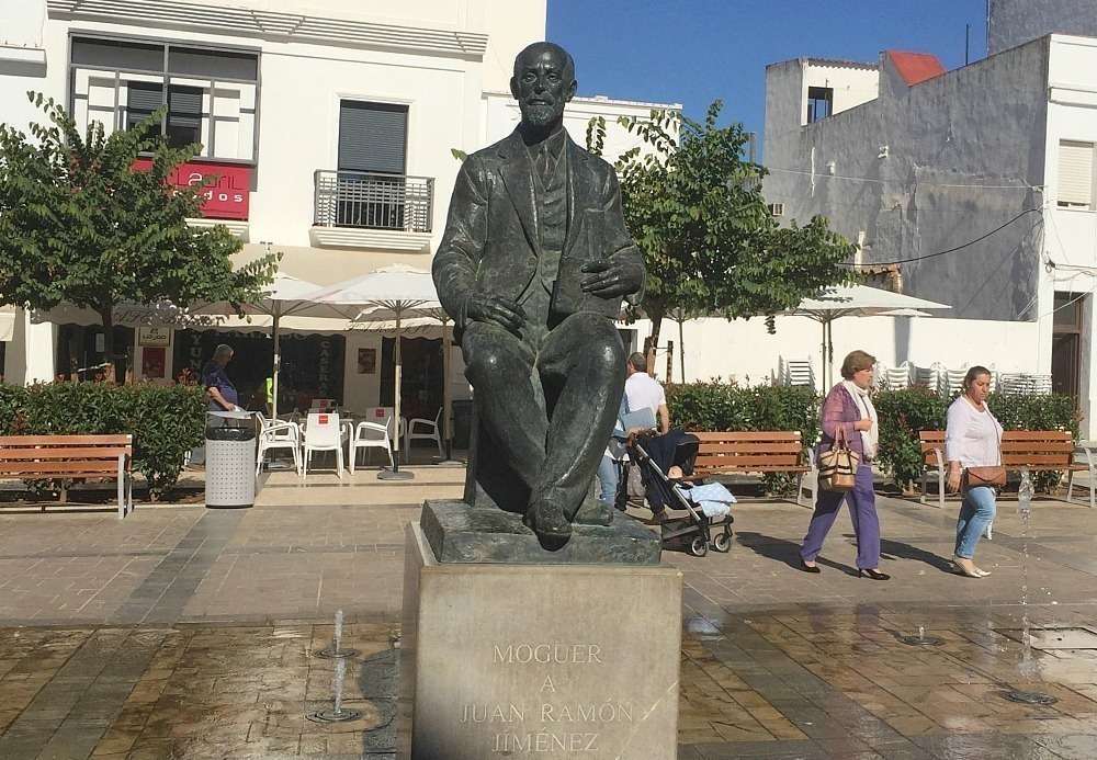 Escultura de Juan Ramón Jiménez en Moguer. (Patricia Mogollón)
