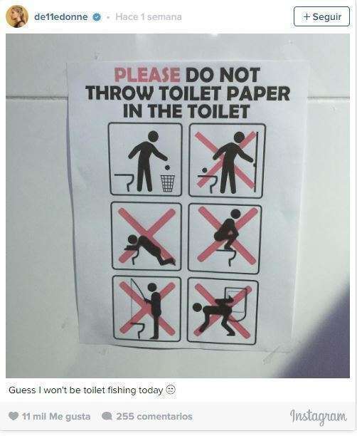  Los dibujos muestran lo que está prohibido hacer en los baños.