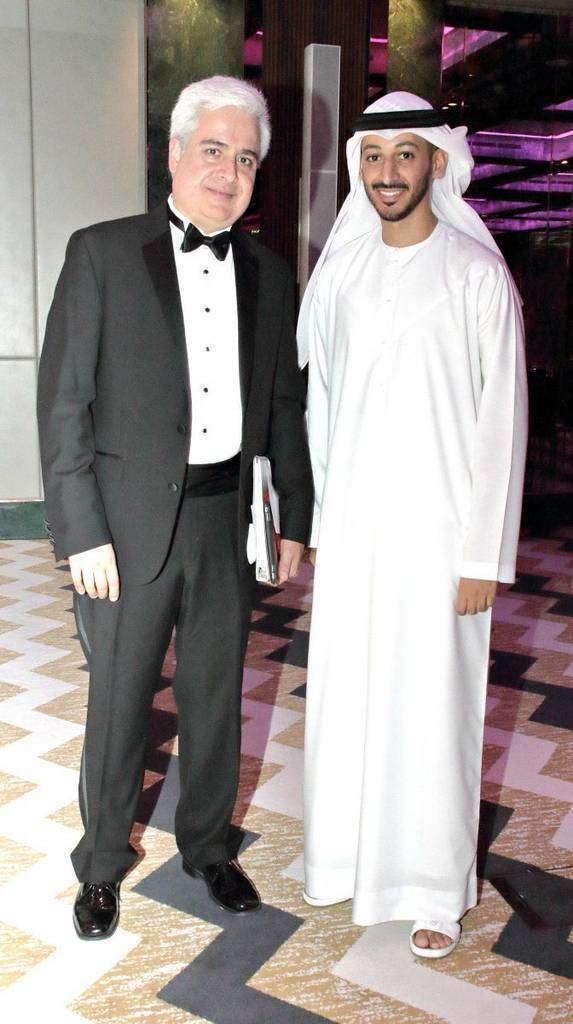 El pianista mexicano Juan Pablo Horcasitas con Hamad Altaee pianista y compositor emiratí. (Richard Ramos / EL CORREO) El pianista mexicano Juan Pablo Horcasitas con Hamad Altaee pianista y compositor emiratí. (Richard Ramos / EL CORREO)