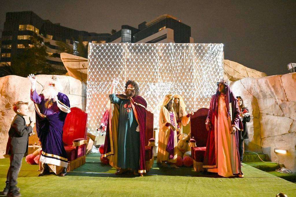 Los Reyes Magos, a su llegada a Wafi en Dubai. (EL CORREO) Los Reyes Magos, a su llegada a Wafi en Dubai. (EL CORREO)