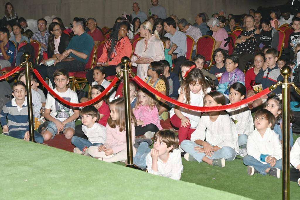 Cientos de personas aguardaron la llegada de los Reyes Magos a Wafi. (EL CORREO) Cientos de personas aguardaron la llegada de los Reyes Magos a Wafi. (EL CORREO)