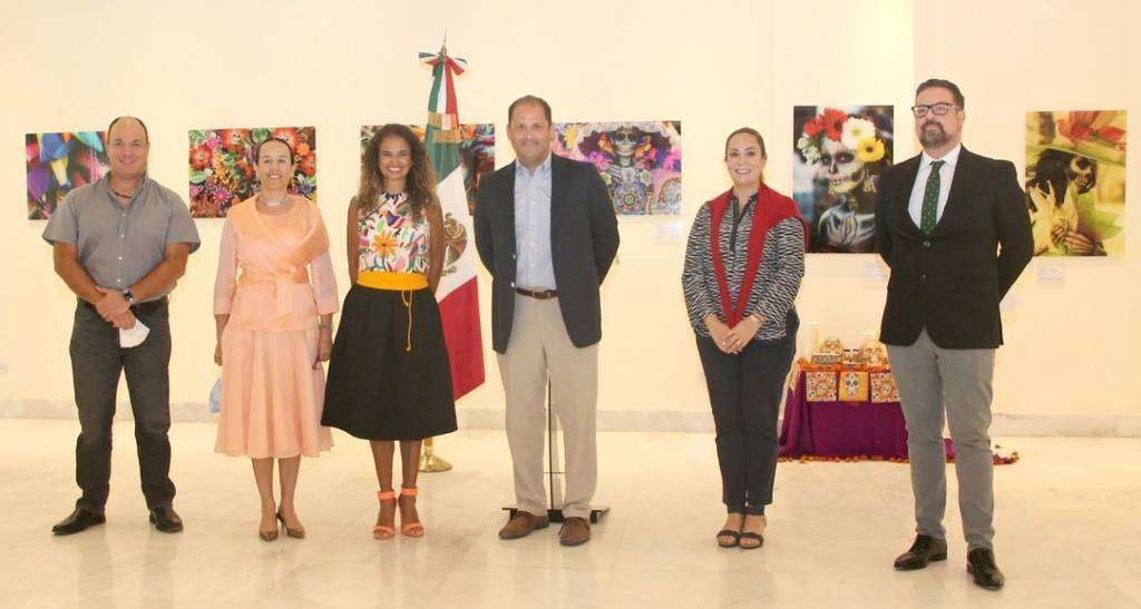 De izquierda a derecha, Luis Azcona, Francisca Méndez, Rocío Rodríguez, Tim McCarter, Lorena Cueto y David Dávila. (EL CORREO)