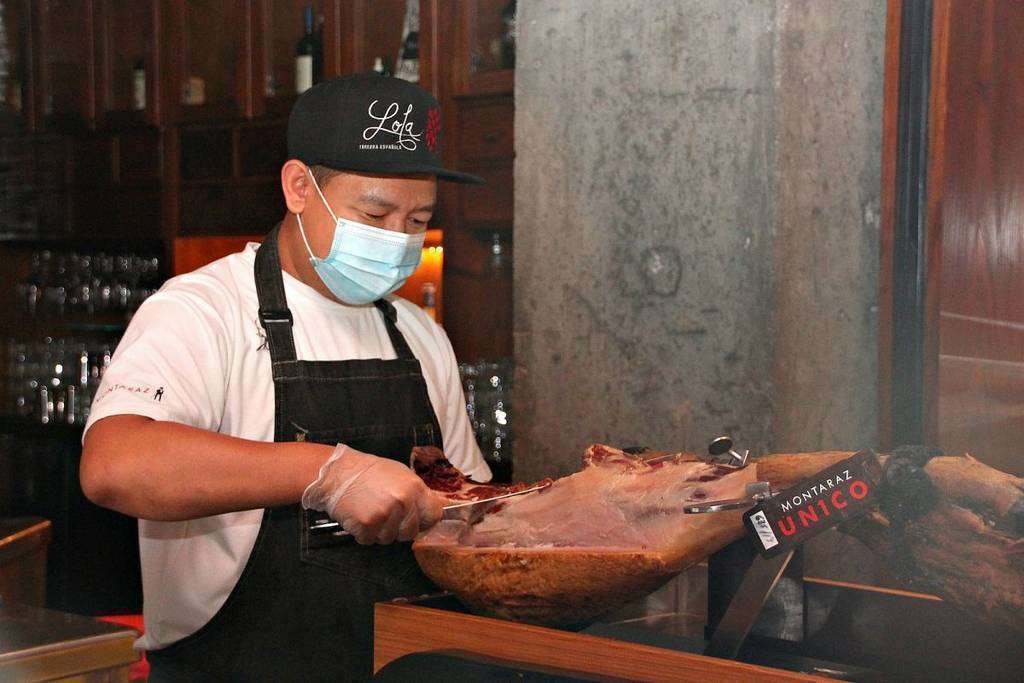 Jamón recién cortado, como debe ser. (EL CORREO)