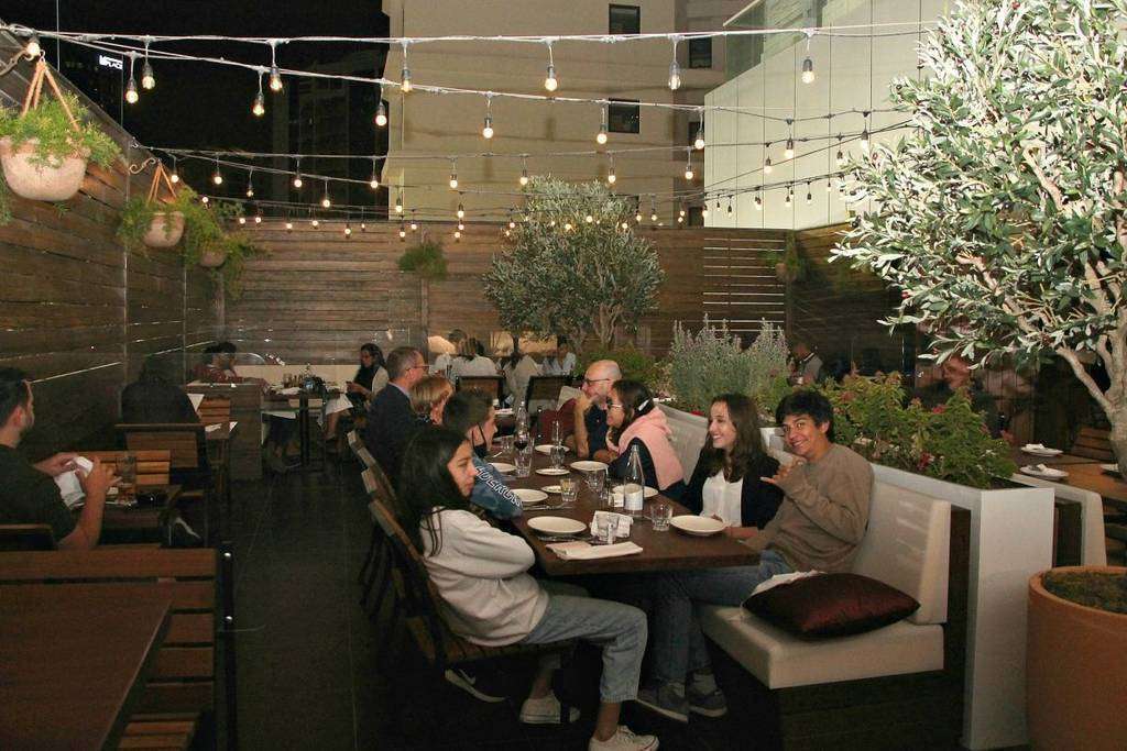 El Patio de 'Lola' es un acogedor rincón que rezuma el sabor de las tabernas españolas. (EL CORREO)