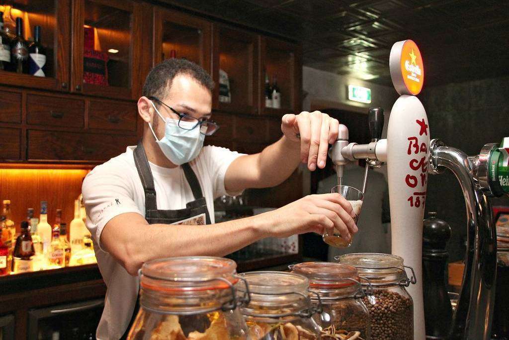 Las cañas de siempre españolas están en 'Lola'. (EL CORREO)