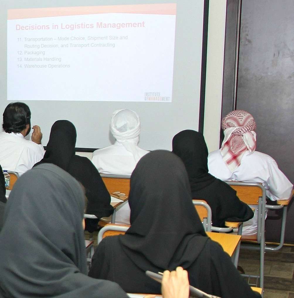 At its Abu Dhabi headquarters, Técnicas Reunidas is developing 'Awareness', a program that promotes learning and employability for Emiratis. (EL CORREO)