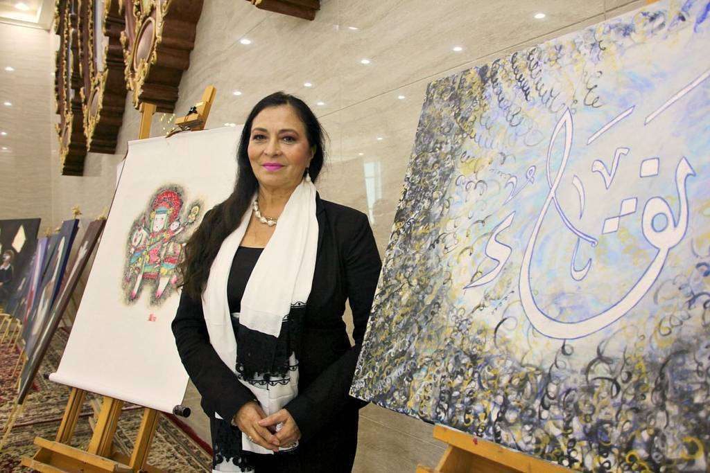 Myriam Kruisheer, ante sus obras. (EL CORREO)