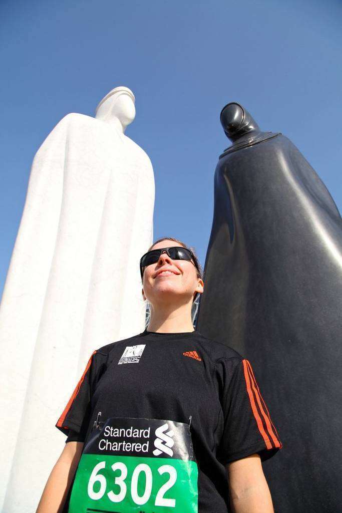 Vanesa Pérez Garvi posa en modalidad deportista en el downtown de Dubai. (Cedida)