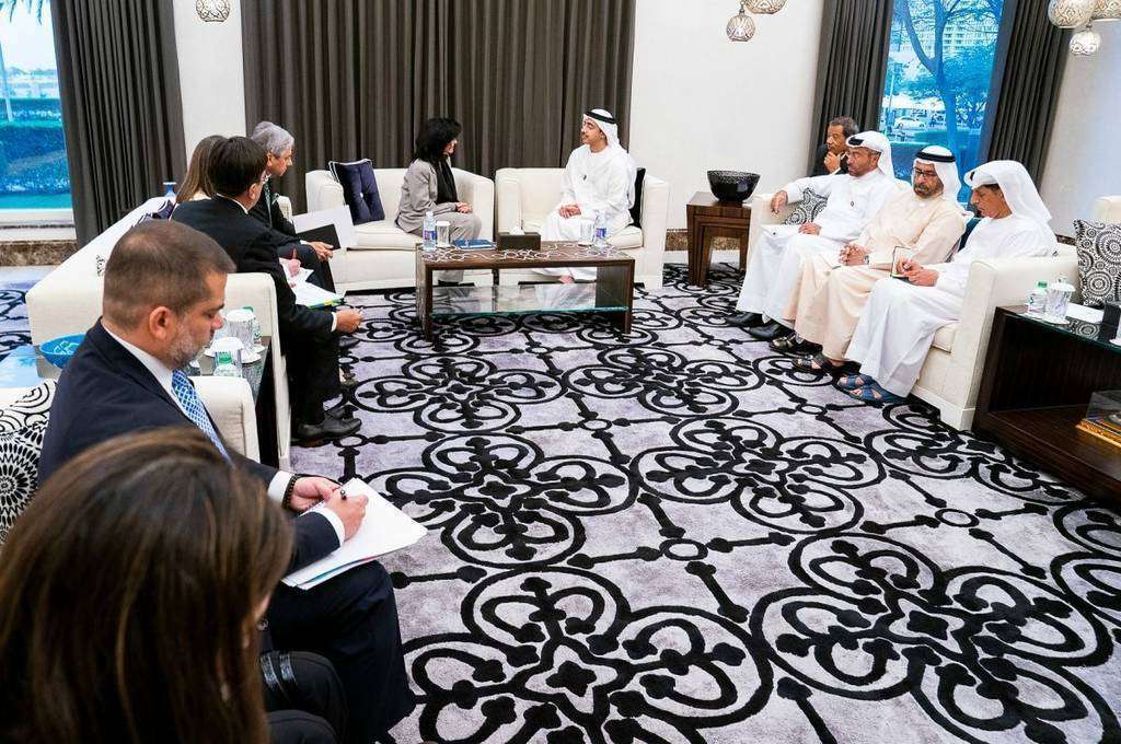 Encuentro de las delegaciones emiratí y colombiana en Abu Dhabi, con presencia del embajador de Emiratos Árabes en Colombia -primero por la derecha-. (WAM) Encuentro de las delegaciones emiratí y colombiana en Abu Dhabi, con presencia del embajador de Emiratos Árabes en Colombia -primero por la derecha-. (WAM)