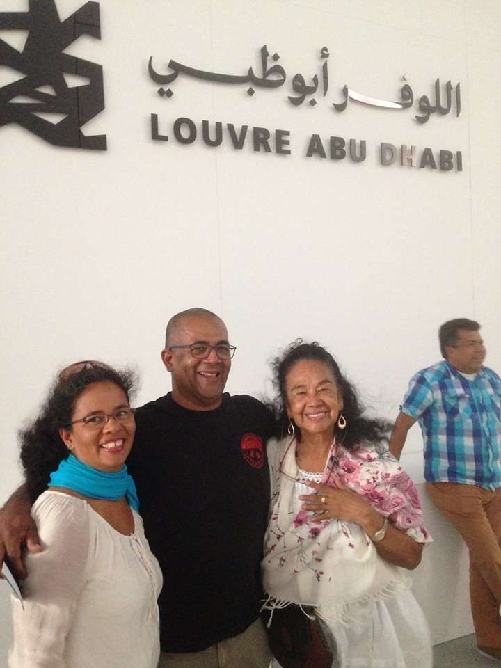 Toto la Momposina -derecha- en el Museo del Louvre Abu Dhabi. (Facebook